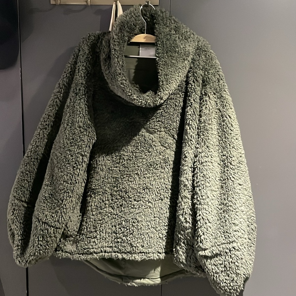 lululemon athletica warm restore sherpa pullover
